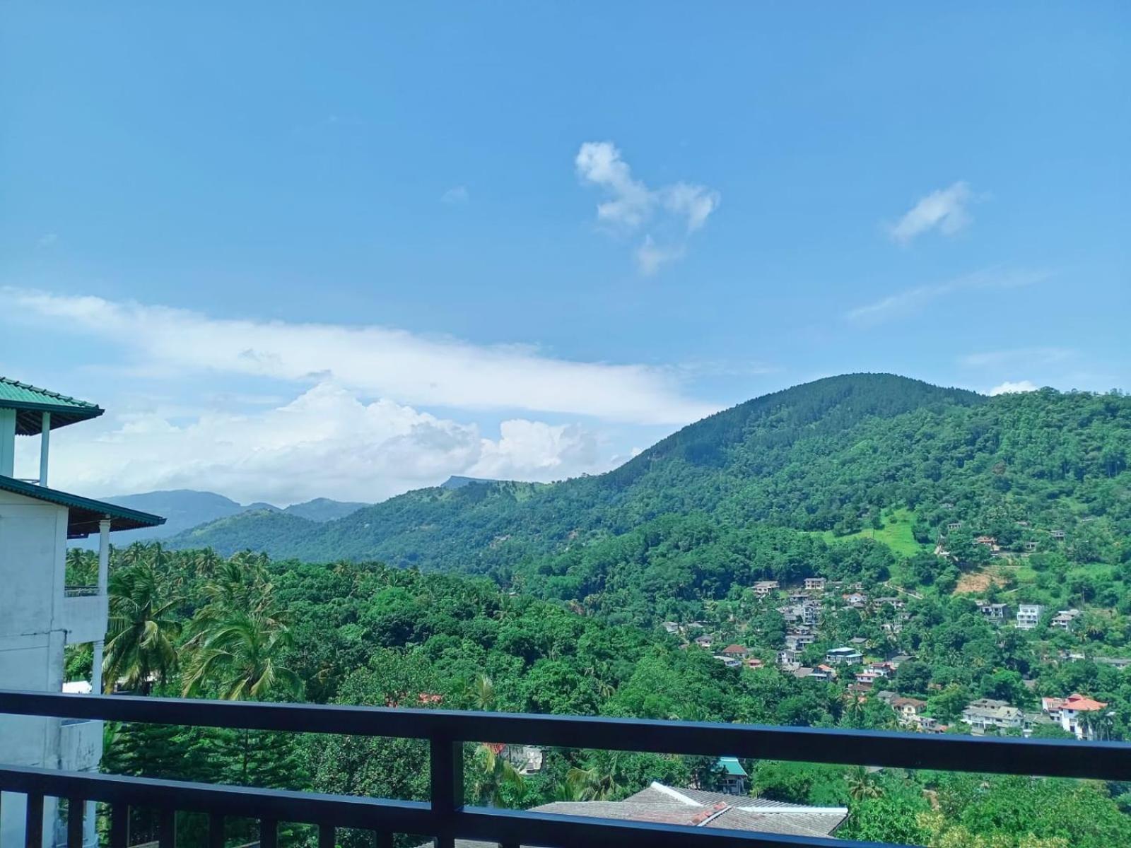فندق Mountain View كاندي المظهر الخارجي الصورة
